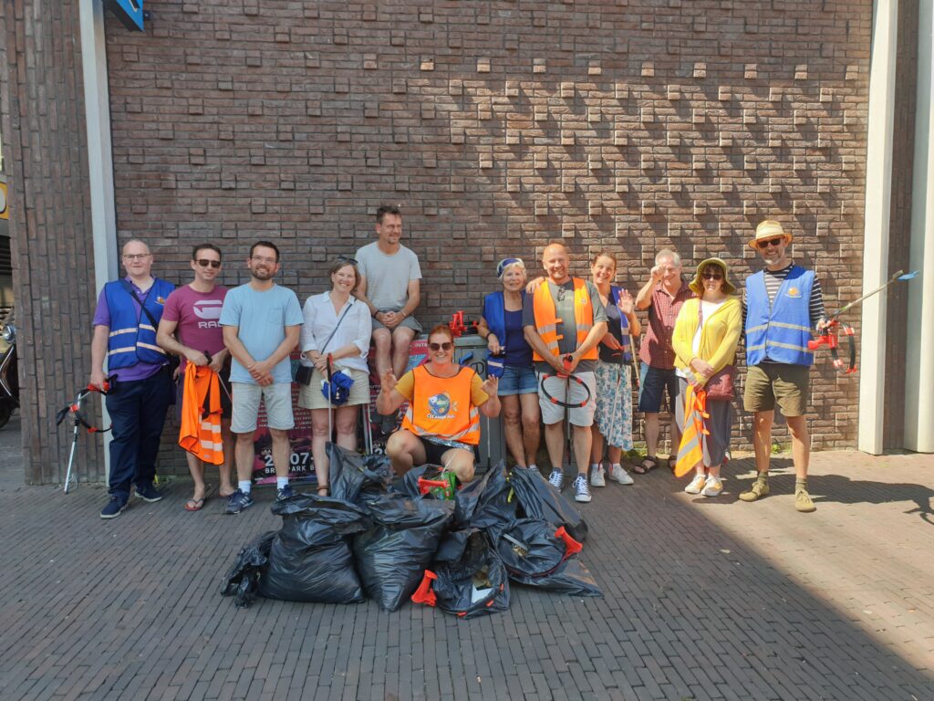 Bewoners Harmenkokslaan halen ruim 40 kilo zwerfafval op uit de buurt